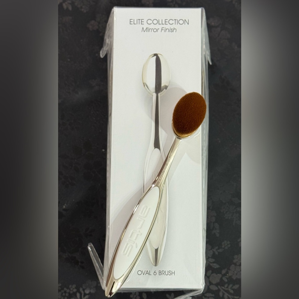 NIB Artis Elite Mirror Finish Oval 6 Brush
